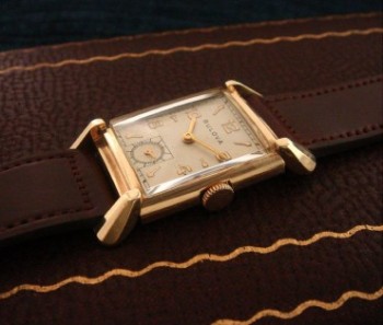 Men’s 1947 Bulova Dress Watch w/Presentation Box