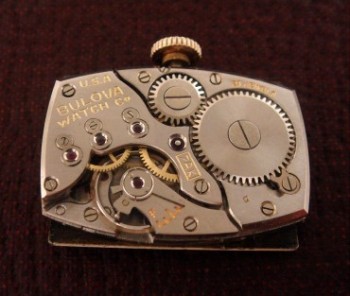 Men’s 1947 Bulova Dress Watch w/Presentation Box
