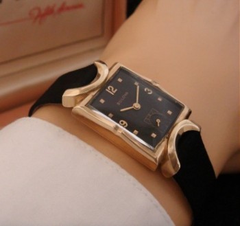 Men’s 1953 Bulova Dress Watch in 14k Gold