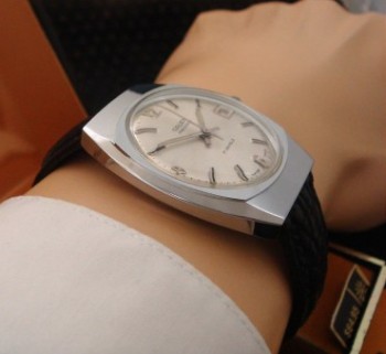 Men’s 1964 Gruen Stainless Watch w/Box, Papers