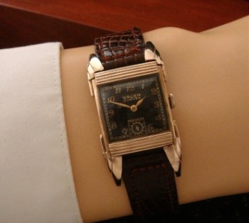 Men’s 1940 Gruen ‘Bat Wing’ Curvex Watch