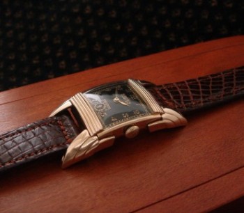 Men’s 1940 Gruen ‘Bat Wing’ Curvex Watch