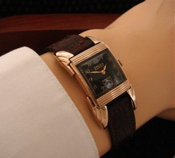 Men’s 1940 Gruen ‘Bat Wing’ Curvex Watch