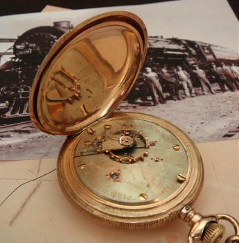 Men’s 1898 Hampden Hunter Cased Railroad Pocket Watch