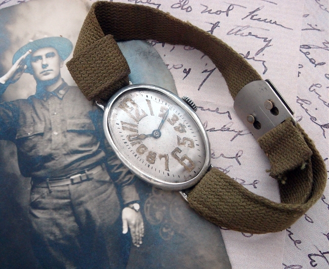 The WWI trench watch its origins and characteristics Strickland